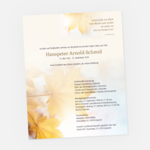 Leidzirkular mit Ahornblätter. Einladung zur Trauerfeier in der Farbe gelb.