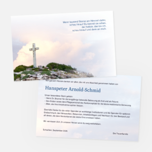 Danksagungskarten mit Kreuz auf dem Berg bei Abendstimmung. Einladung zur Trauerfeier in der Farbe blau online gestalten.