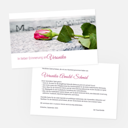 Danksagungskarten mit pinker Rose. Einladung zur Trauerfeier in der Farbe pink online gestalten.