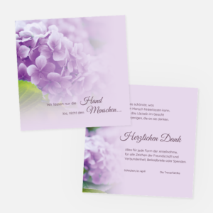 Zwei lavendelfarbene Kondolenzkarten mit lila Hortensienblüten. Auf einer Karte steht "Wir lassen nur die Hand los, nicht den Menschen...". Auf der anderen Karte wird ein herzlicher Dank für die Anteilnahme und Unterstützung ausgesprochen.