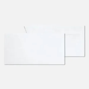 Das Produkt "Trauerkuvert Neutral quadratisch - weiss unbedruckt (Kopie)" wird in Form von zwei weißen Umschlägen dargestellt, die sich leicht überlappen und auf einem hellgrauen Hintergrund stehen.