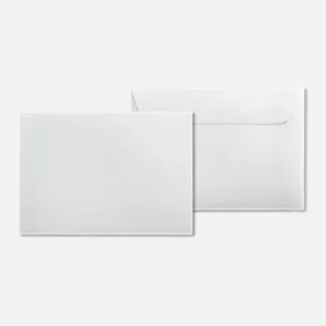 Auf einem hellgrauen Hintergrund sind zwei Trauerkuvert Neutral C6 - weiß unbedruckt abgebildet - einer mit der Vorderseite, der andere mit der verschlossenen Rückklappe.