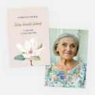 Eine Leidbild-Magnolie-Gedächtniskarte für Silvia Arnold-Schmid mit ihren Geburts- und Sterbedaten, Magnolienkunst und einer lächelnden älteren Frau.